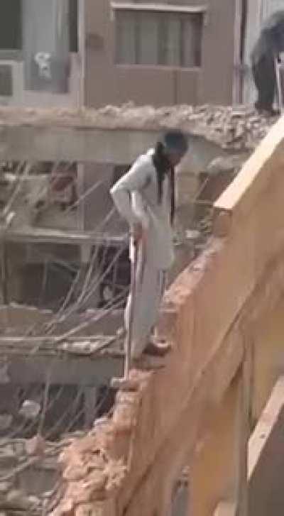 HMB while i destroy the building