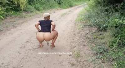 mimi twerk ( link in comments )