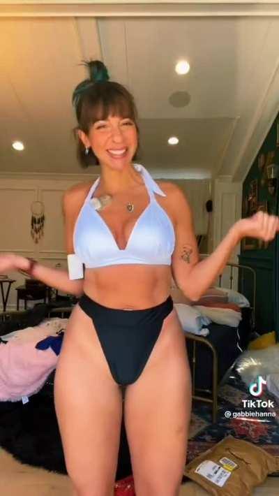 New tiktok of her trying on a bunch of swim suits.