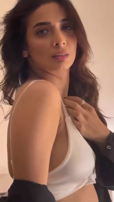 Heena Panchal teasing