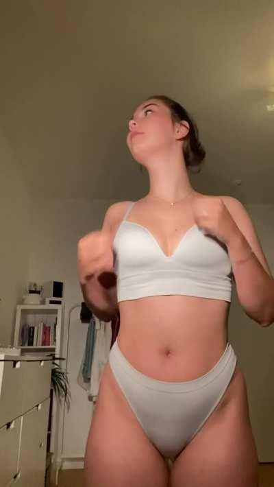 Hi to the same 4 guys who see me stripping half naked 🥰