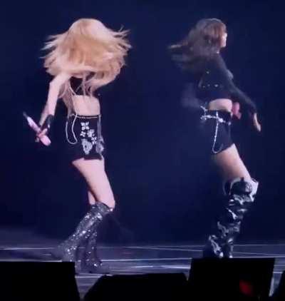 (Blackpink) ROSÉ & LISA