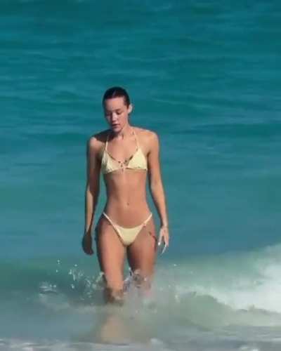 Olivia Ponton beach days 