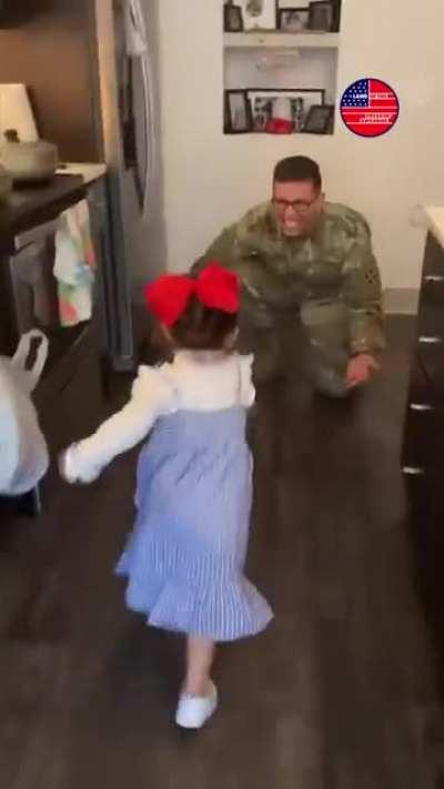 Little toddler girl reunites with father after 7 months apart