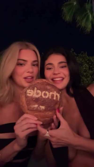 Kylie and Kendal showing off their beauties - IG Story 