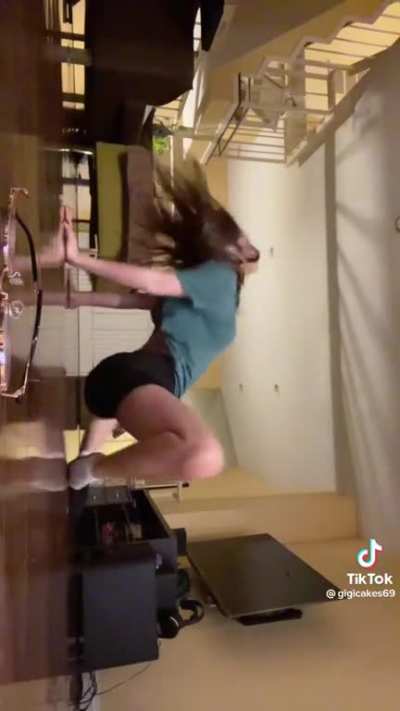 Any i.d ng twitter alter acc niya? Base sa tattoo at may nipple piercing siya