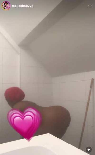 She on ig bold. Her tiktok got clapped already next gone be this🤦‍♂️🤦‍♂️ get it while you can fellas