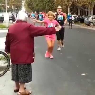 Runners change their route to high five a sweet old lady who's watching the marathon