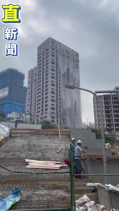 Taiwan mansion pool overflows in a 7.4 magnitude earthquake