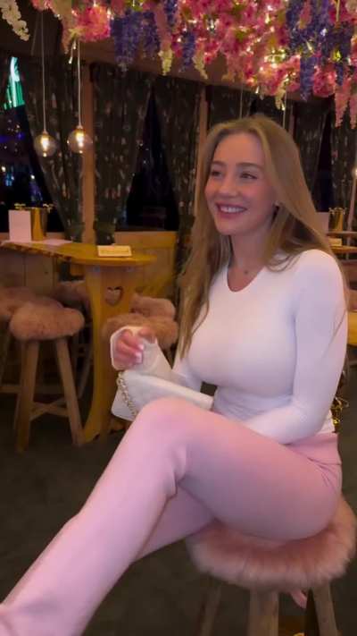 Smoking hot blonde...