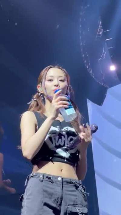 230625 - Tzuyu loves to do cheers