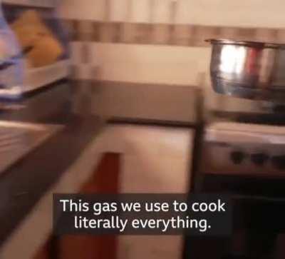 Man uses chicken feaces to power up farm