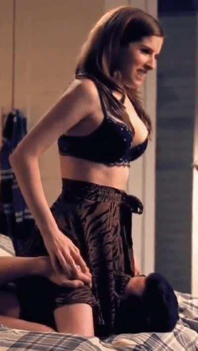 Anna Kendrick loves getting her pussy eaten