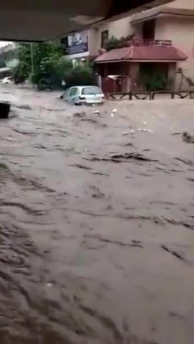 Add to the list of countries facing sudden flooding: *Pakistan*. This is the situation in the most developed city.