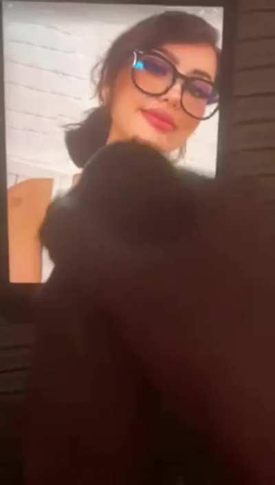 Couldn’t help but cum all over Lia