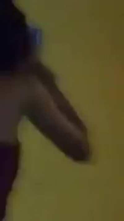 Muca pegou o Tteuw pegando um pão careca