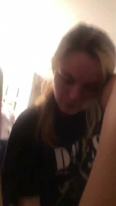 Verkaufe Teen Nudes und Only Fans. Die Preislite und Fakecheck kriegt ihr per Dm. Wer upvotet kriegt ein Nude als vorgeschmack.🔥