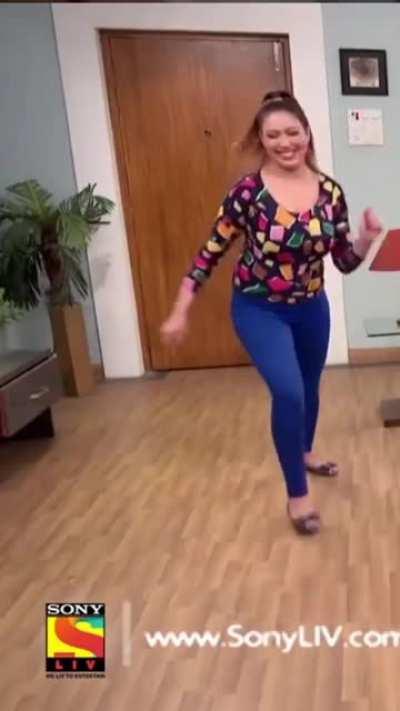 Sexy walk and amazing figure of Babitaji 🥵🤤