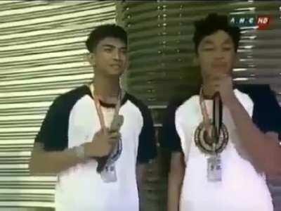 No one:Mga tropa mo pag mag rerecite kana