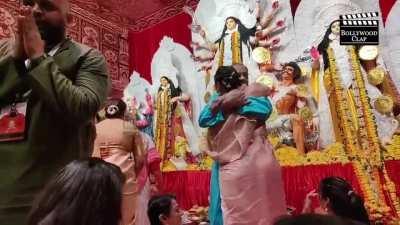 Uff Bapre!!! 🤤 Fuck me! Kajol Devgans Grand Gaand!! 🍑 Fucking JiGGLY Ass UFFFF!!!🔥💦💦💦 KAJOL'S ASS its finest!! Unseen !!! 🤤