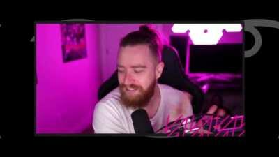 quando eu vi essa parte do vídeo eu só consegui pensar no luba batendo as palmas de fundo de lollipop, então eu fiz isso :D