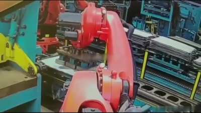 Press makinesine yakalanan adam