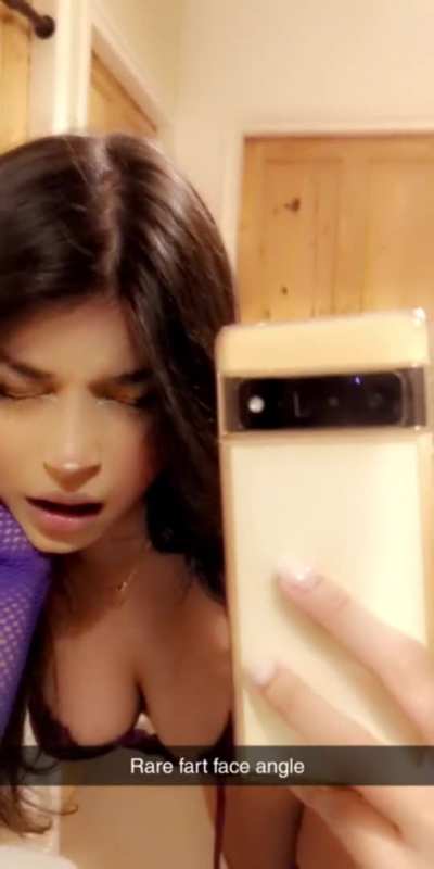 Mirror selfie fart