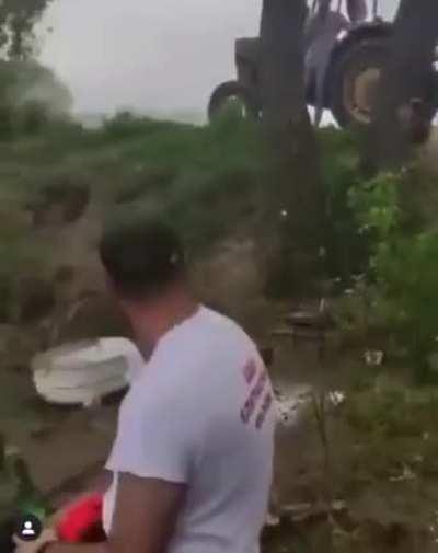 What's worse then banging your shin in the dark? Banging your shin with a flying approach.