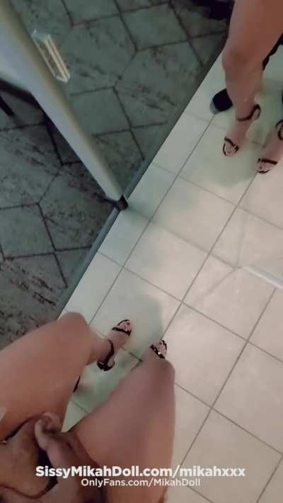 He rubbed my sissy clitty until I dripped juice