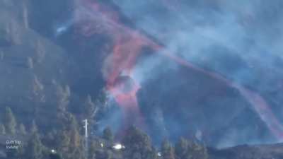 🔥A Giant Boulder from beneath the Earth's crust is carried slowly down the slope by a River of Lava [Canary Islands]