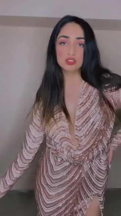 Me:don't post aastha aastha: here's slight panty flash 🔥🔥🔥