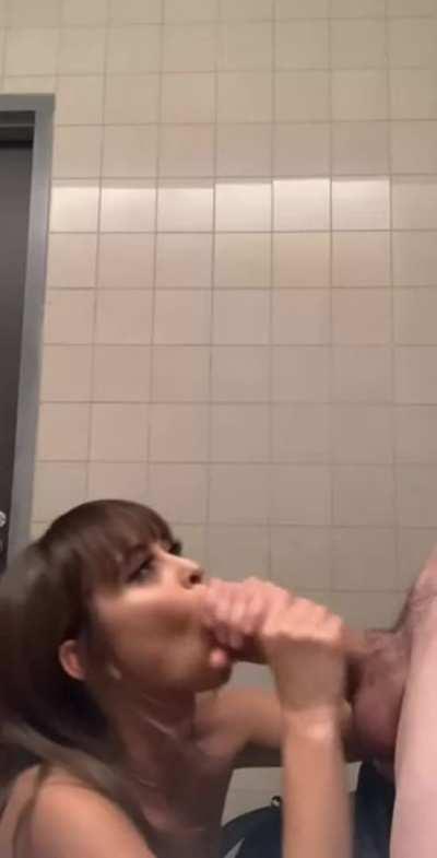 Quick blowjob in toilet