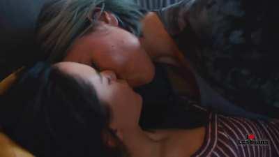 Mary Galloway & Kaitlyn Yott (Querencia - s01e05)