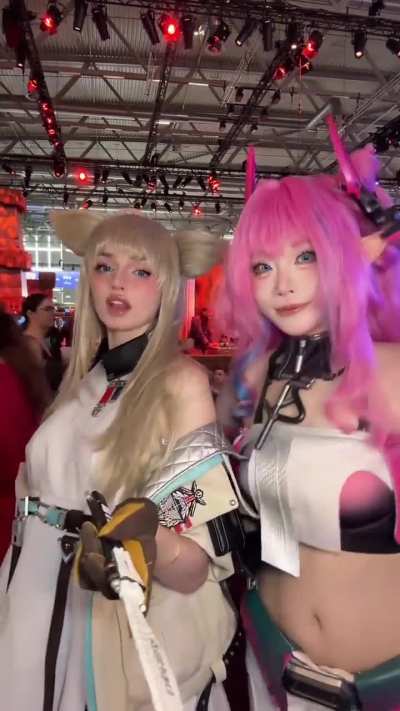 Cosplay mit Freundin