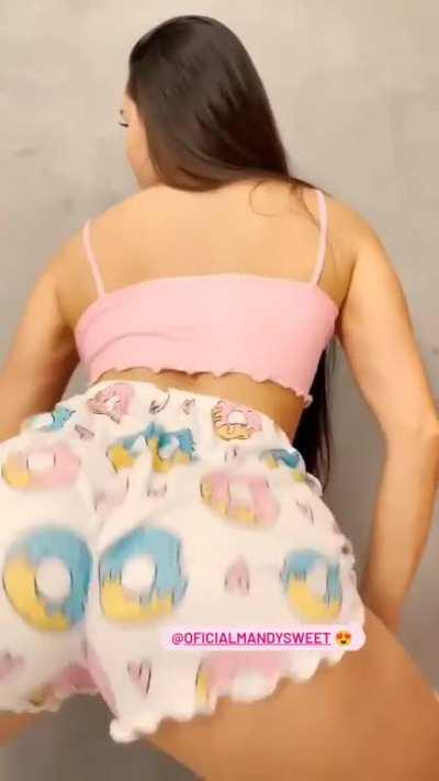 i love seeing a sexy woman twerking