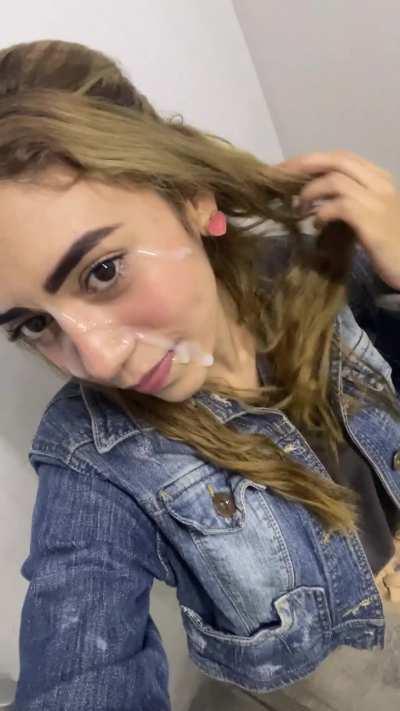 I love going out and meeting new people, because I never know when I'm going to get a surprise facial 😍