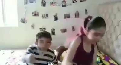 nooo añañin se me cayo un idolo