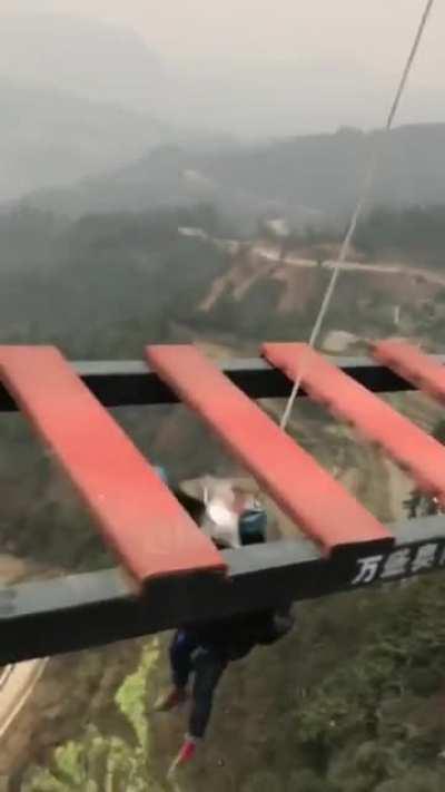 They sure trust their equipment.