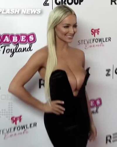 I bet Lindsey Pelas wore this dress while she gave someone a titfuck