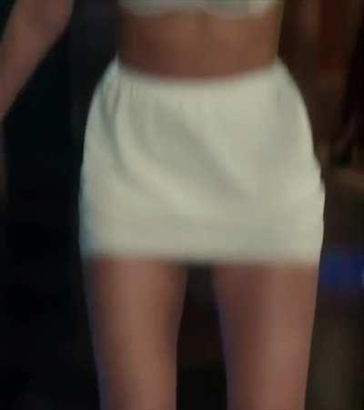 Victoria Justice showing that body