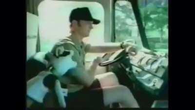 Cohen’s tweet of the pets.com mascot - in the video, he says “i like your shorts “