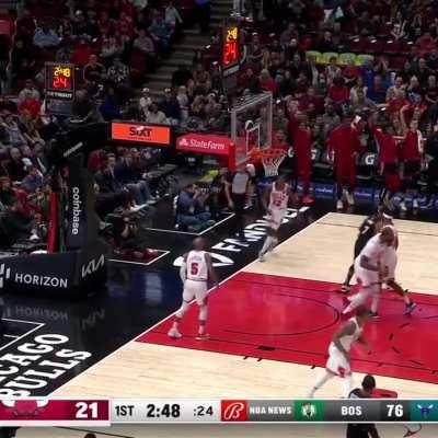 [Highlight] Jimmy Butler yelling “SKY HOOK” as he hits the running hook shot through the lane.