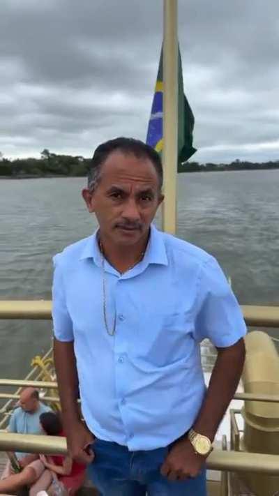 o olhar pleno de um homem vazio