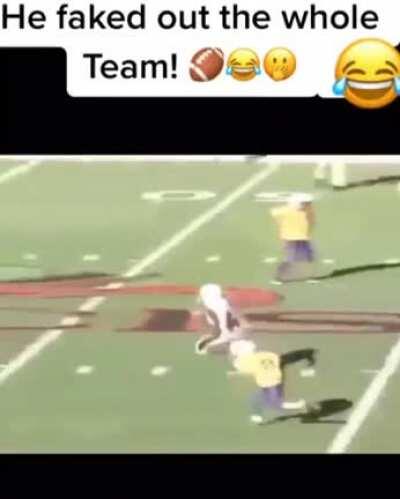 He Literally faked out the whole Team! LOL