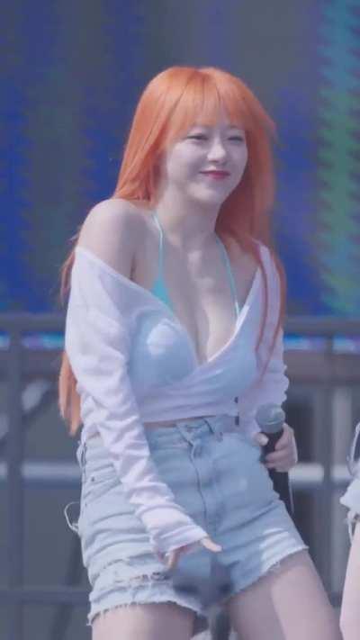 Jeewon joined the summer groupie