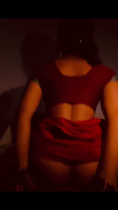 Who else loves reverse cowgirl? I am still in the learning stage😌