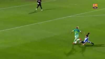 I found the soccer equivalent of that snake-iguana Planet Earth video.