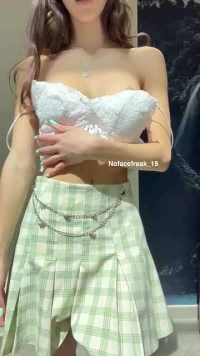 No panties so you can bend me over and fuck me 🥺