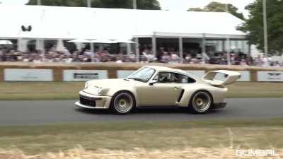 does anybody know what bodykit this 930 has??