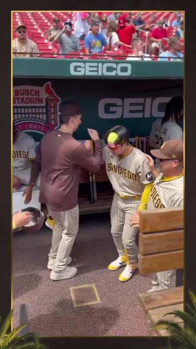 [Padres IG story] Snellzilla and King Ha-Seong pre-game handshake 🕺